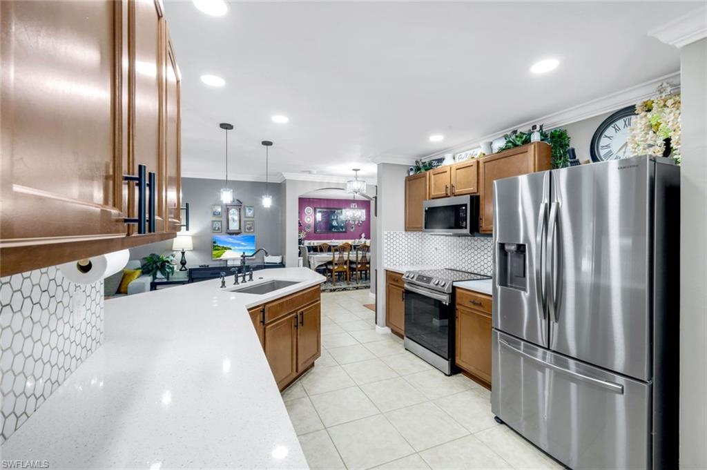 SHADOW LAKES - Residential Lease