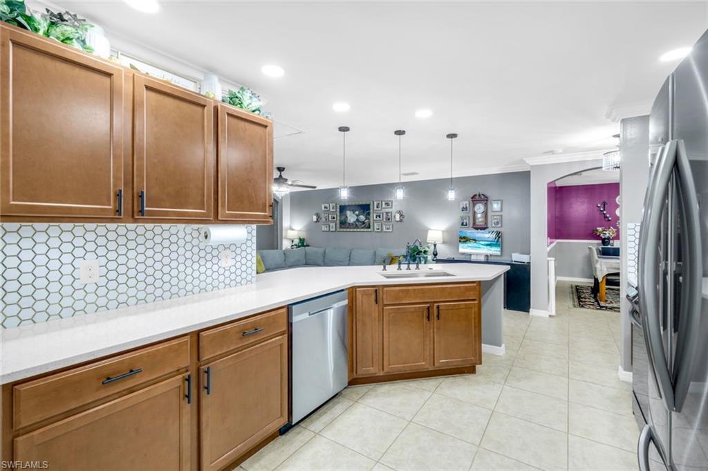 SHADOW LAKES - Residential Lease