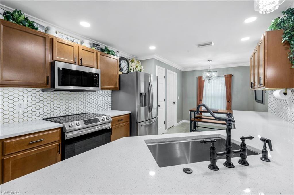 SHADOW LAKES - Residential Lease