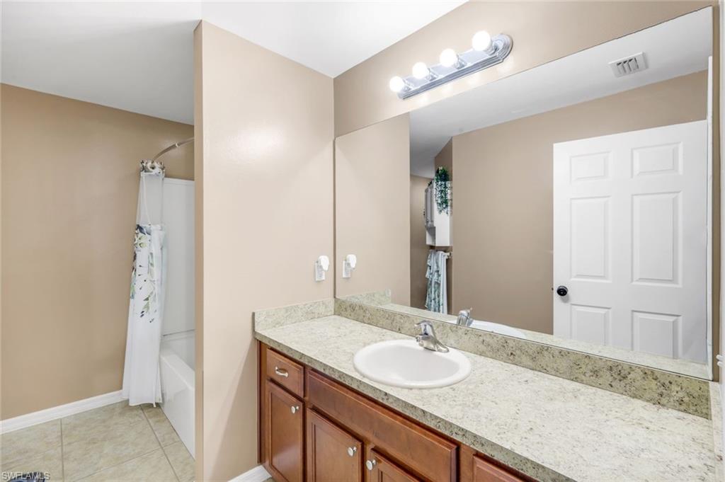 SHADOW LAKES - Residential Lease