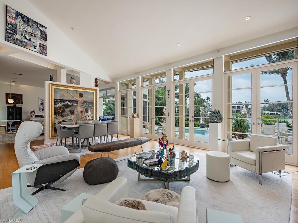 MOORINGS - Residential