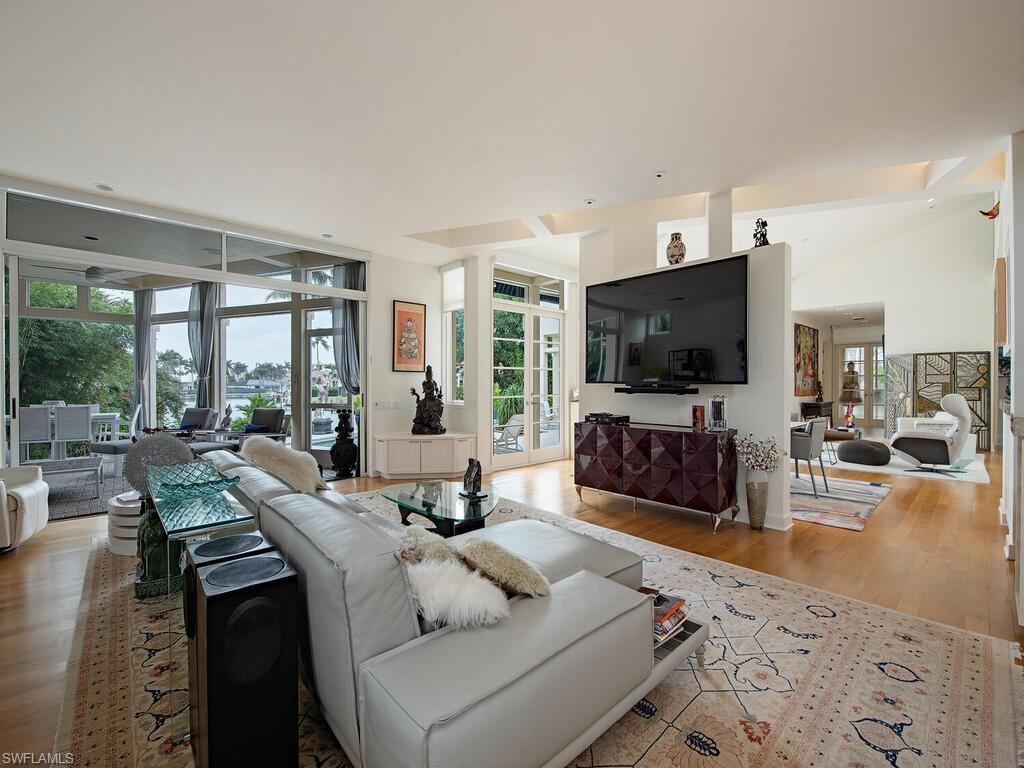 MOORINGS - Residential