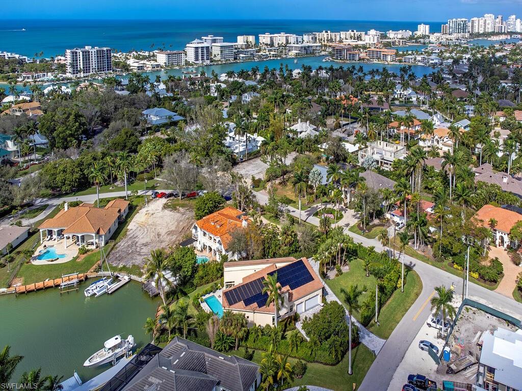 MOORINGS - Residential