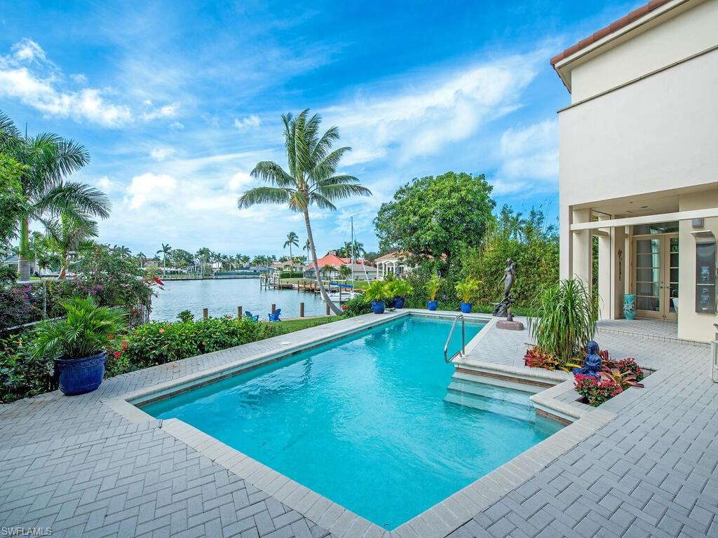 MOORINGS - Residential