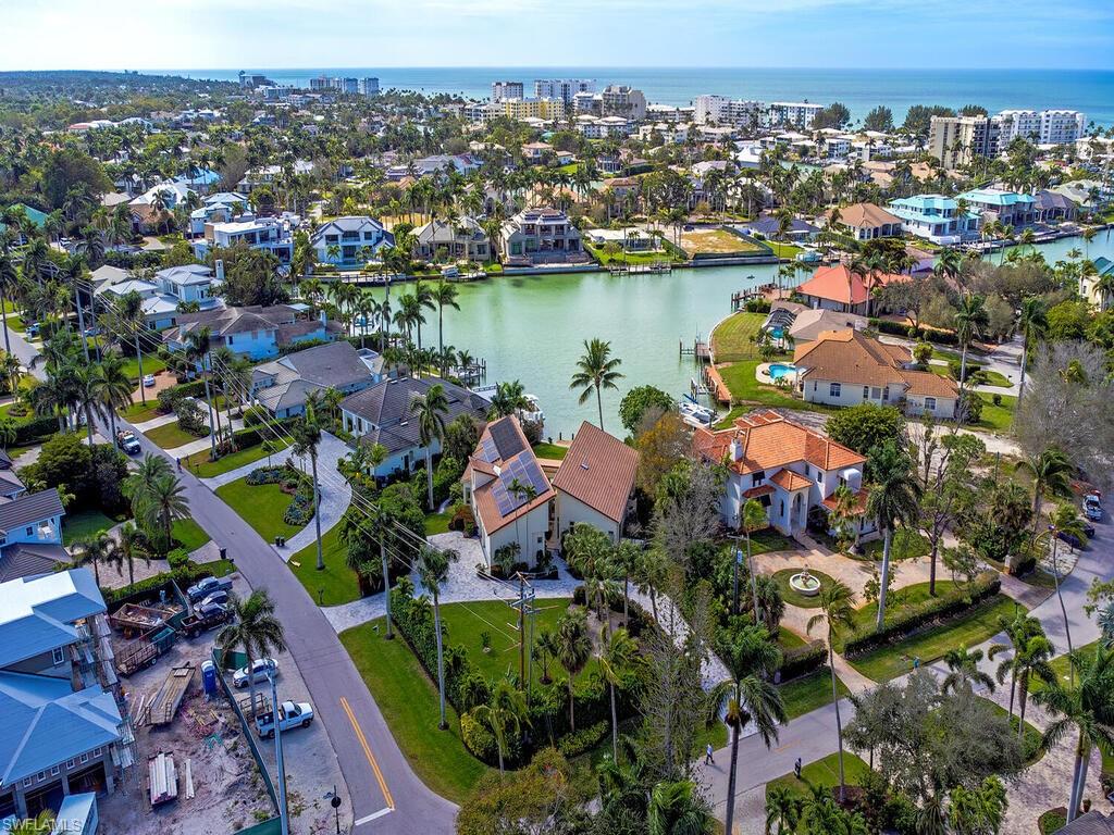 MOORINGS - Residential