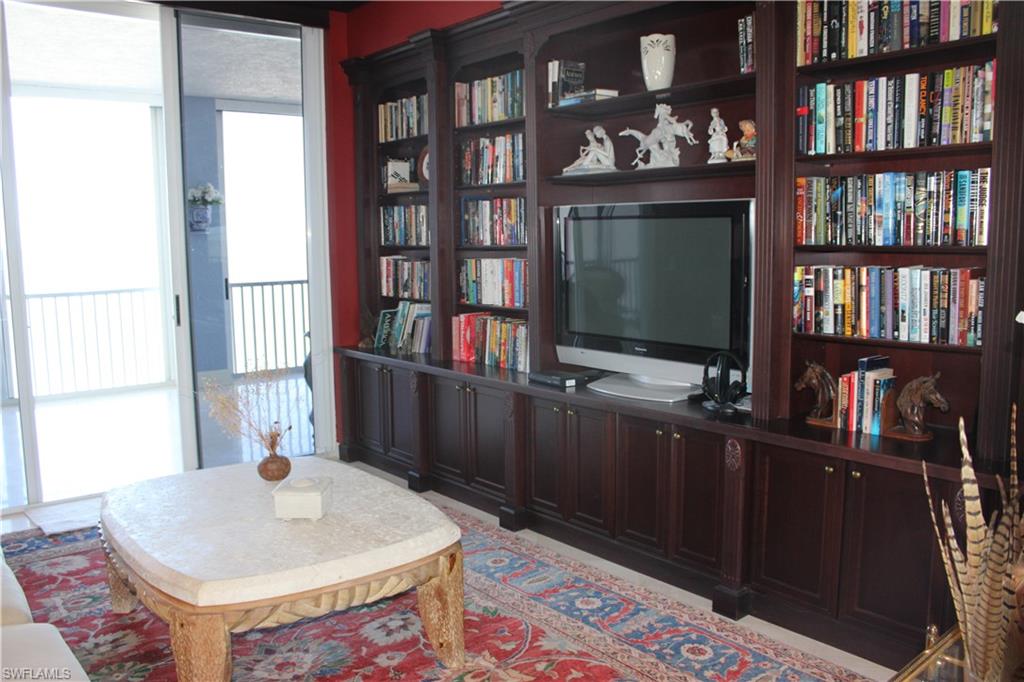 ROYAL MARCO POINT - Residential