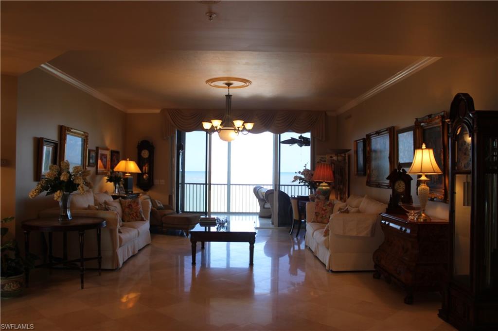 ROYAL MARCO POINT - Residential