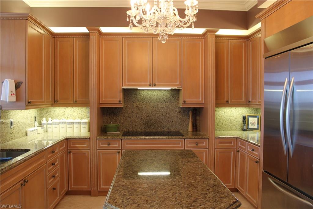 ROYAL MARCO POINT - Residential