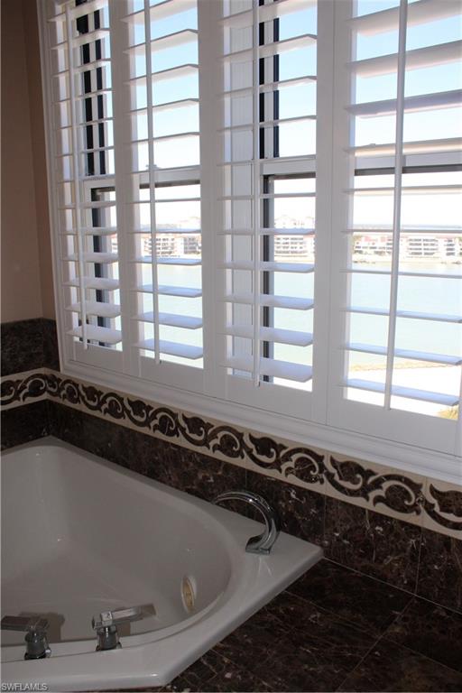 ROYAL MARCO POINT - Residential