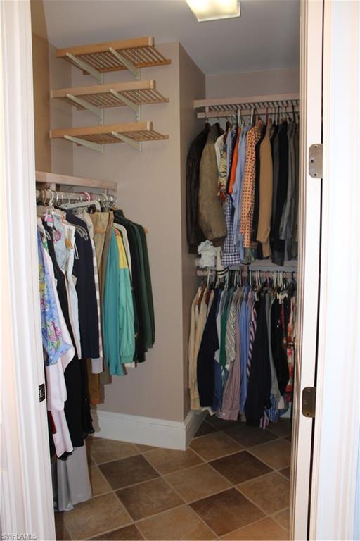 ROYAL MARCO POINT - Residential