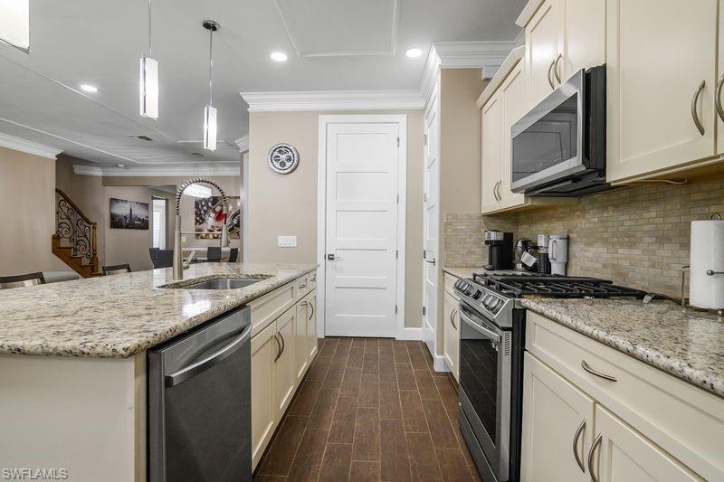 CAMDEN LAKES - Residential Lease