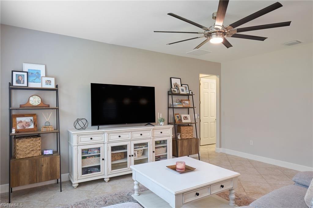 CAMDEN SQUARE - Residential