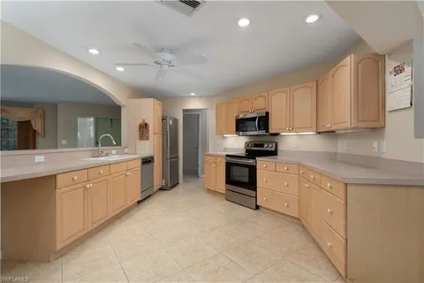 112 Fairway Cir, Naples, FL 34110 - #: 225032349
