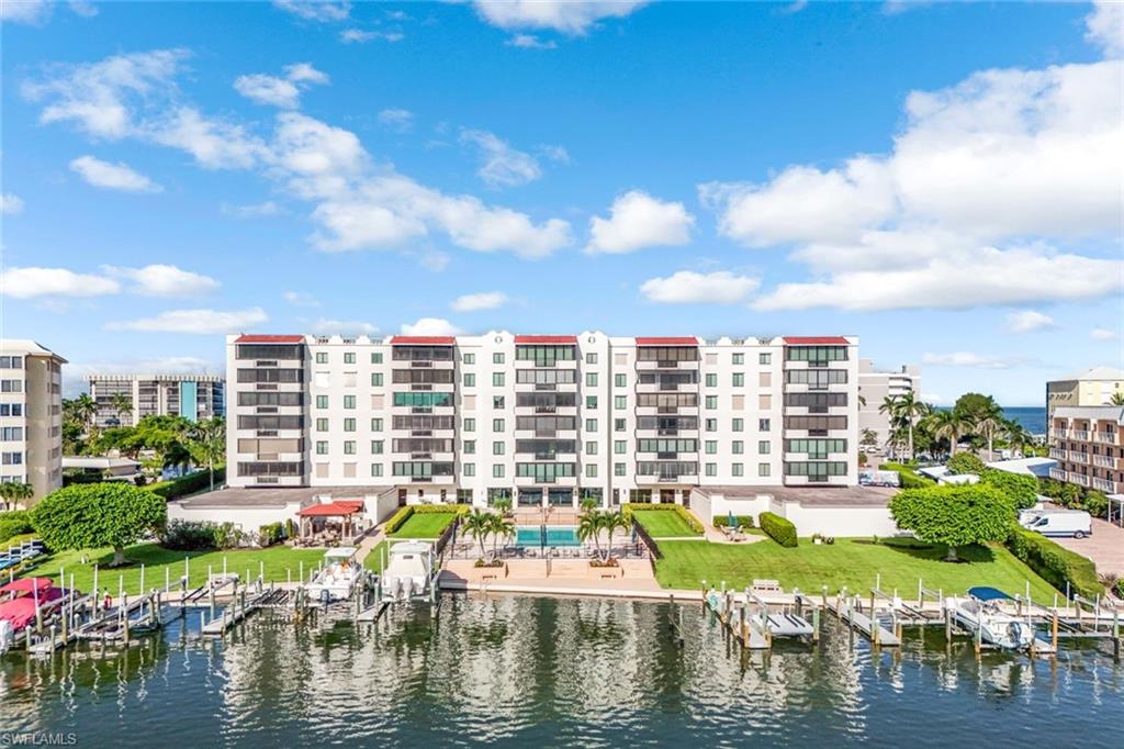 3430 Gulf Shore BLVD N 5J