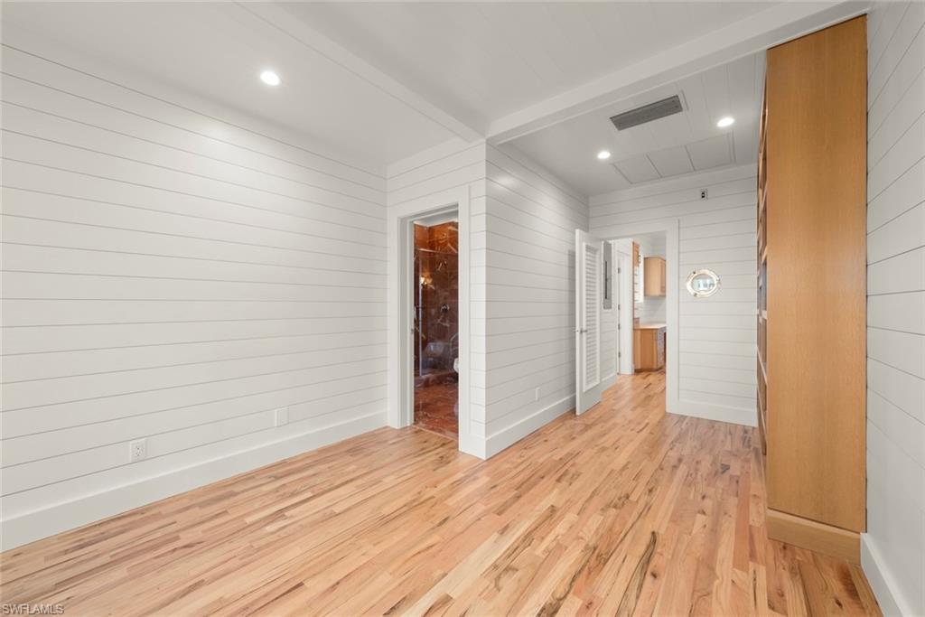 DICKEYS JOHN R SUBD - Residential