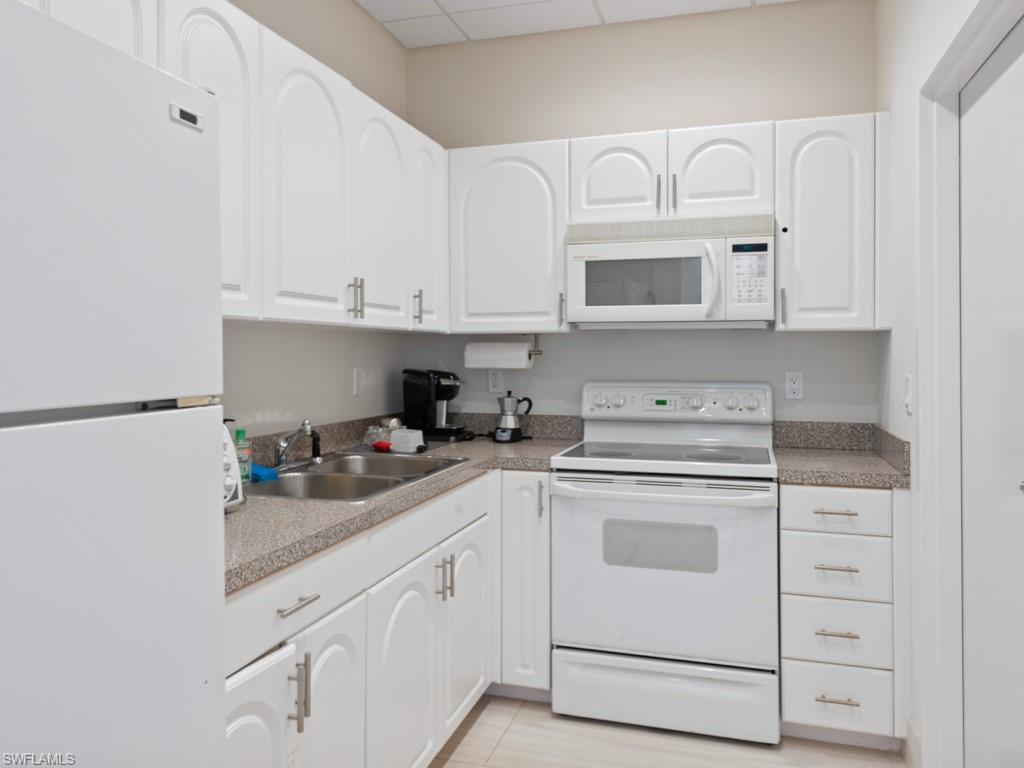 TRADEWINDS APTS OF MARCO ISLAND - Residential