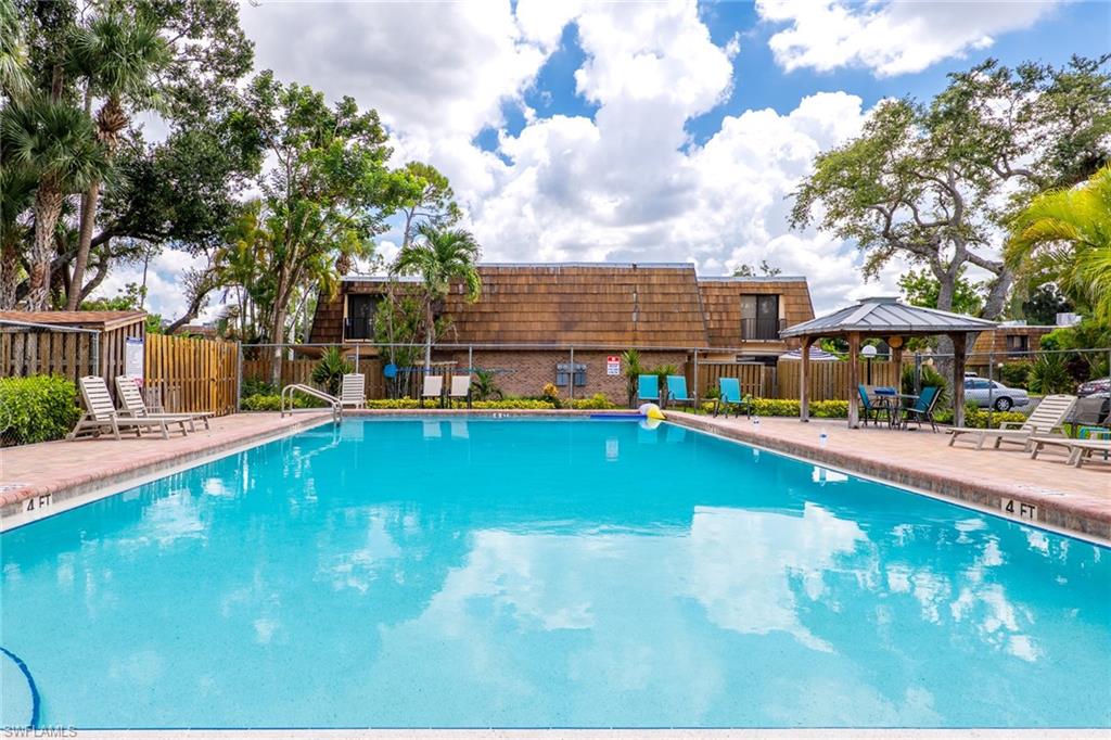 PARKWOODS TOWNHOUSE COMMUNITY - Residential