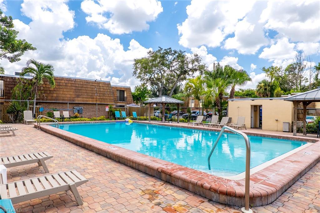 PARKWOODS TOWNHOUSE COMMUNITY - Residential