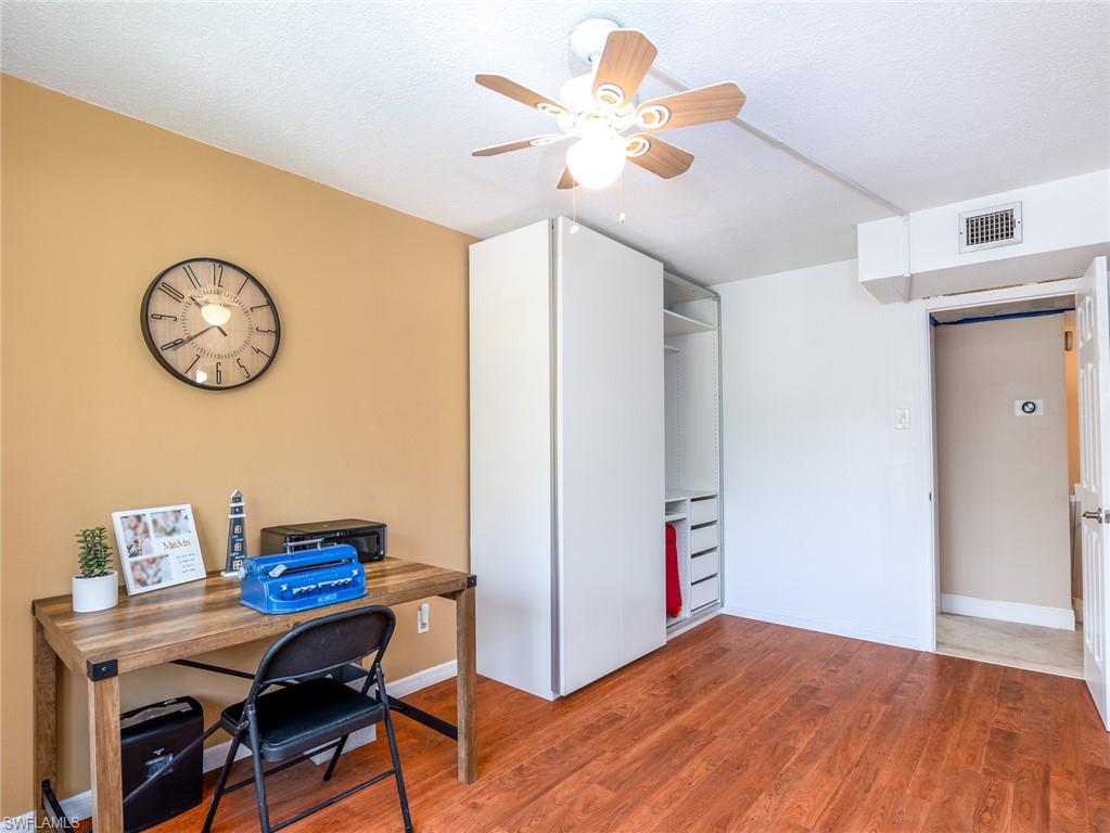 PARKWOODS TOWNHOUSE COMMUNITY - Residential