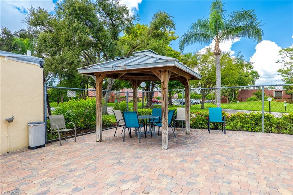 PARKWOODS TOWNHOUSE COMMUNITY - Residential