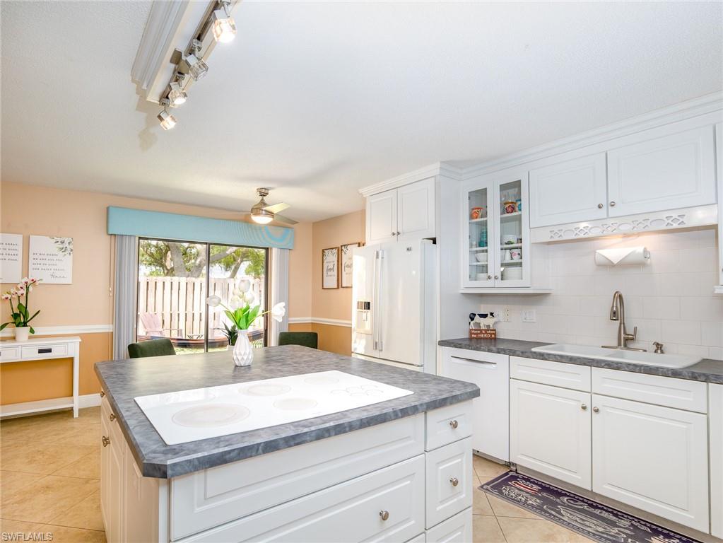 PARKWOODS TOWNHOUSE COMMUNITY - Residential