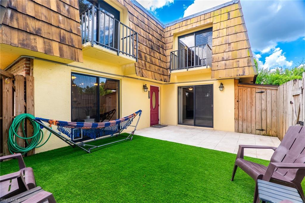 PARKWOODS TOWNHOUSE COMMUNITY - Residential