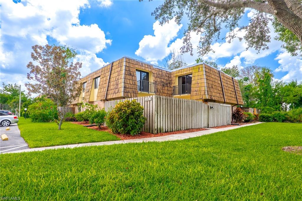 PARKWOODS TOWNHOUSE COMMUNITY - Residential