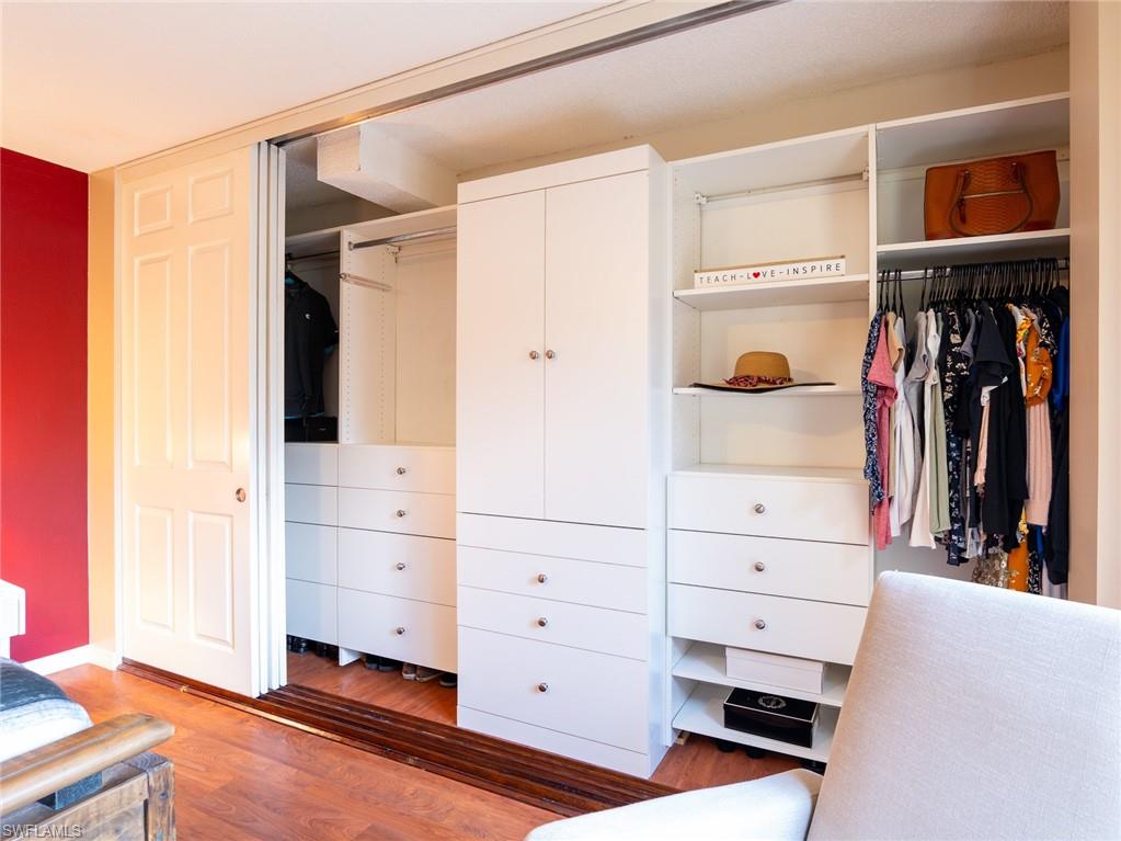 PARKWOODS TOWNHOUSE COMMUNITY - Residential