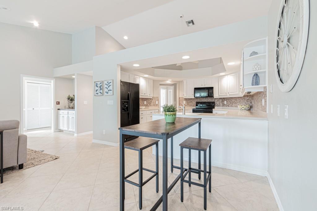 LONGSHORE LAKE - Residential