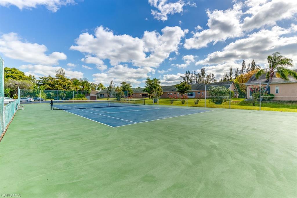 DAVIS WOODS CONDOMINIUM - Residential