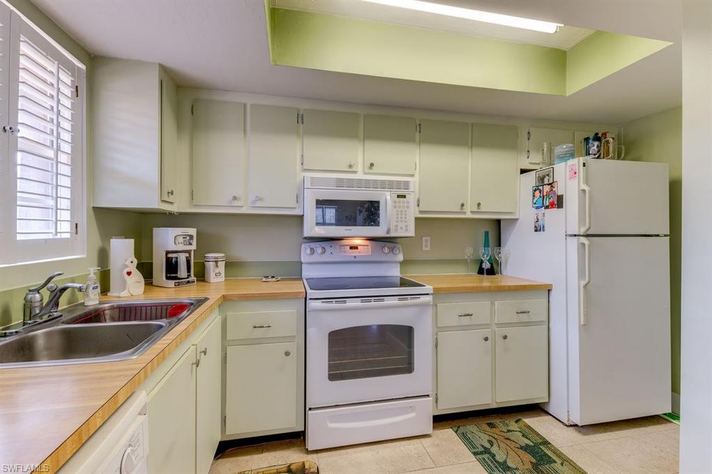 DAVIS WOODS CONDOMINIUM - Residential