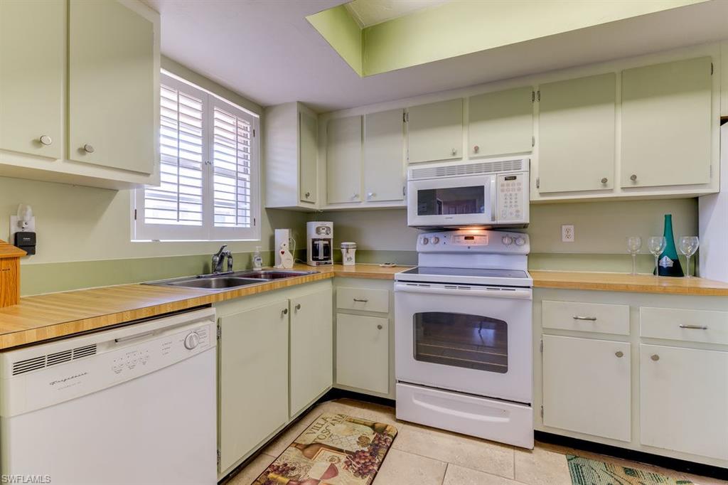 DAVIS WOODS CONDOMINIUM - Residential