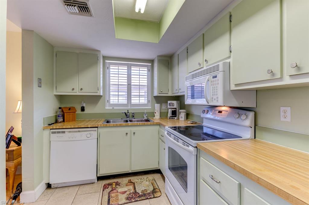 DAVIS WOODS CONDOMINIUM - Residential