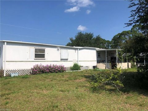 Manufactured Home in NORTH FORT MYERS FL 8416 Everhart DR.jpg