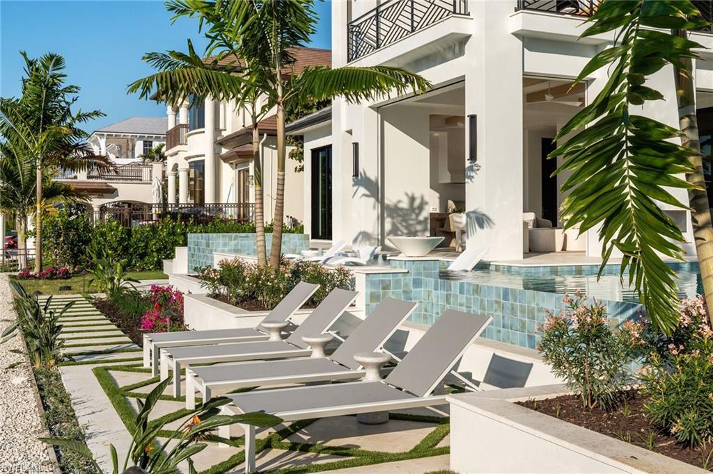 AQUALANE SHORES - Residential