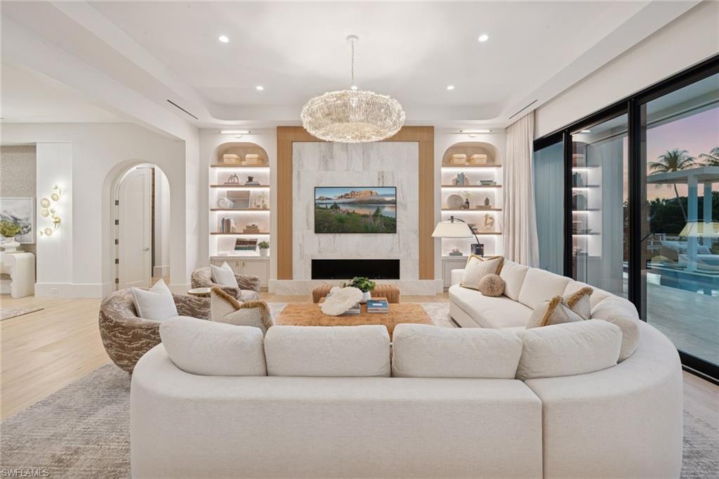 AQUALANE SHORES - Residential