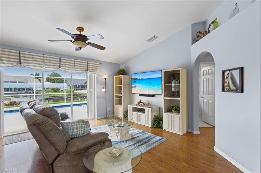 608 SW 43rd TER