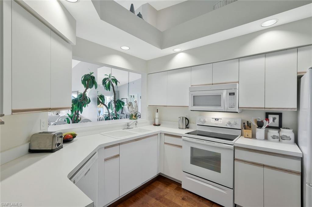 SAWGRASS POINT - Residential