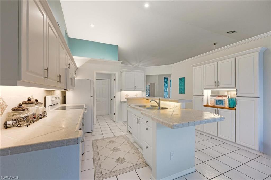 RIVIERA GOLF ESTATES - Residential