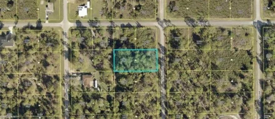 Lot for Sale for Lehigh Acres, Half an acres in a very good area.