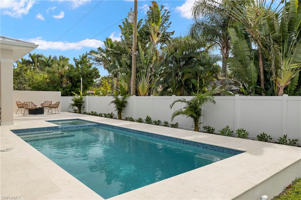 NAPLES PARK - Residential