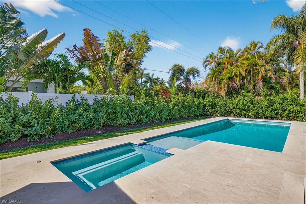 NAPLES PARK - Residential