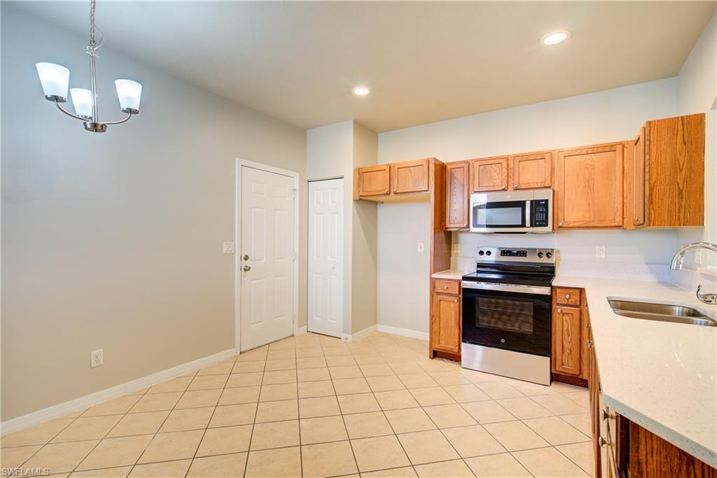 9642 Roundstone CIR