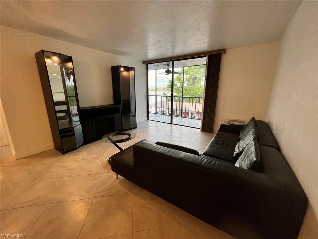 SCHOONER BAY - Residential