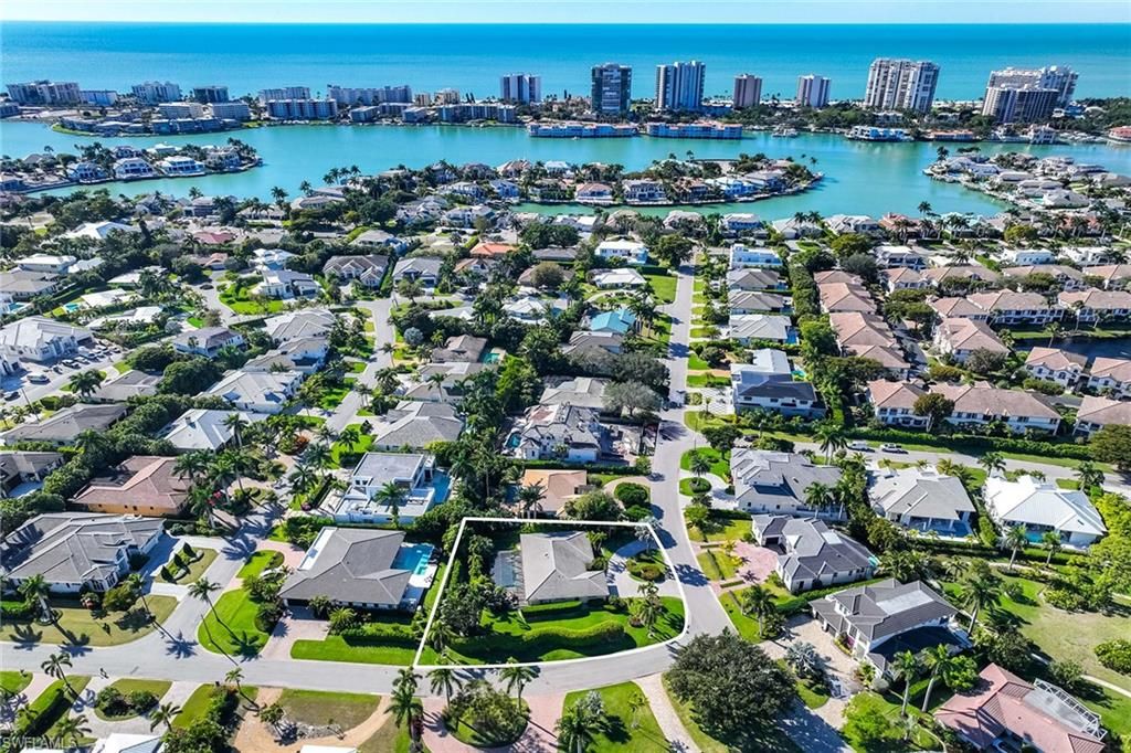 Photo of 688 Parkview LN, NAPLES, FL 34103 (MLS # 226004586)