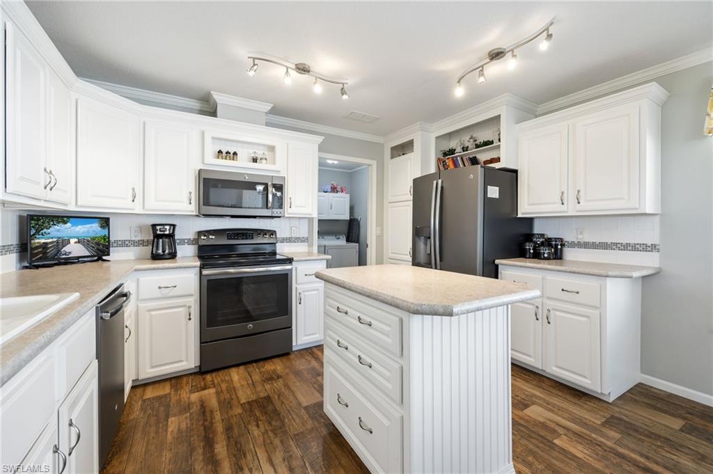 SIX LAKES COUNTRY CLUB - Residential