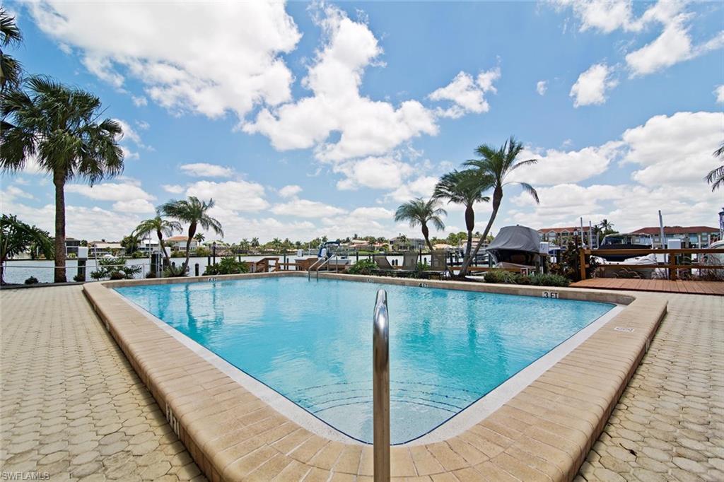 BAREFOOT PELICAN - Residential