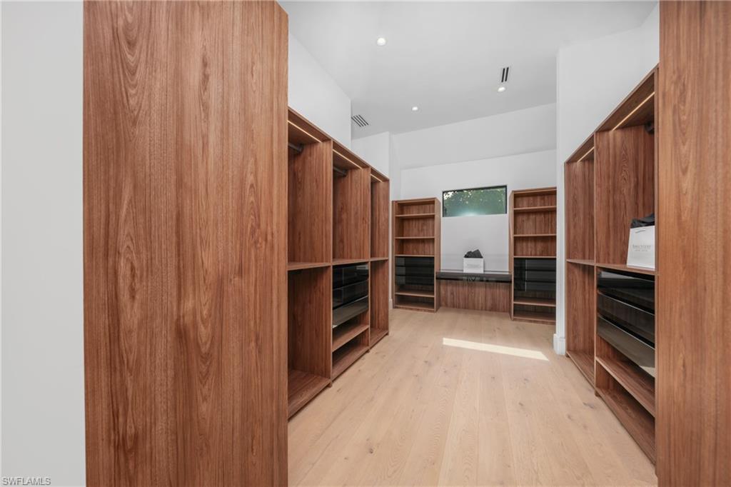 MOORINGS - Residential