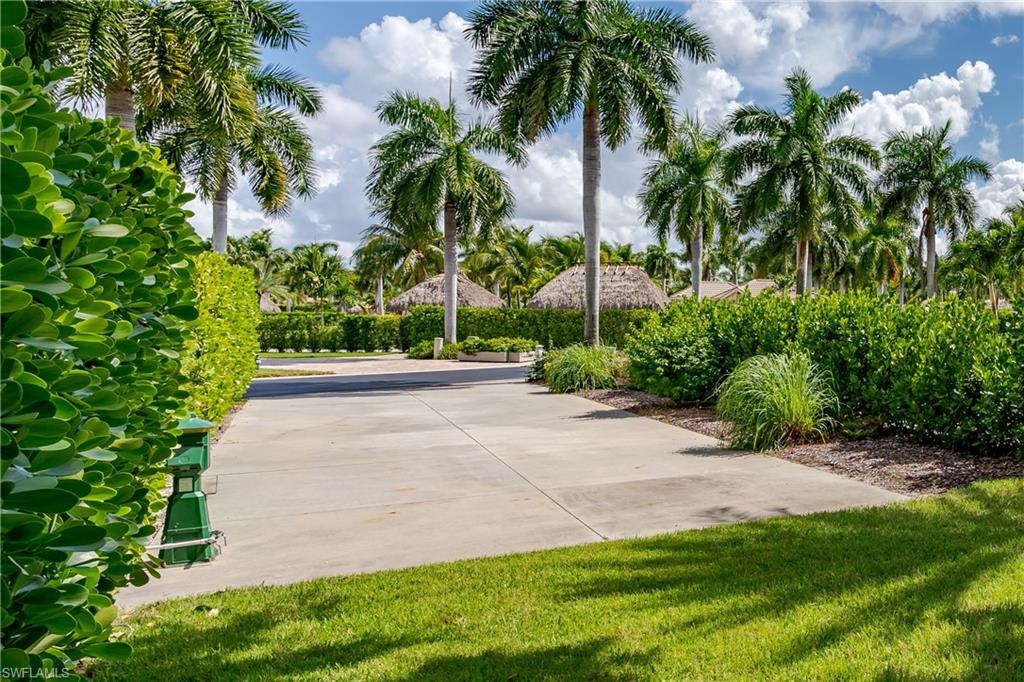 NAPLES MOTORCOACH RESORT - Land