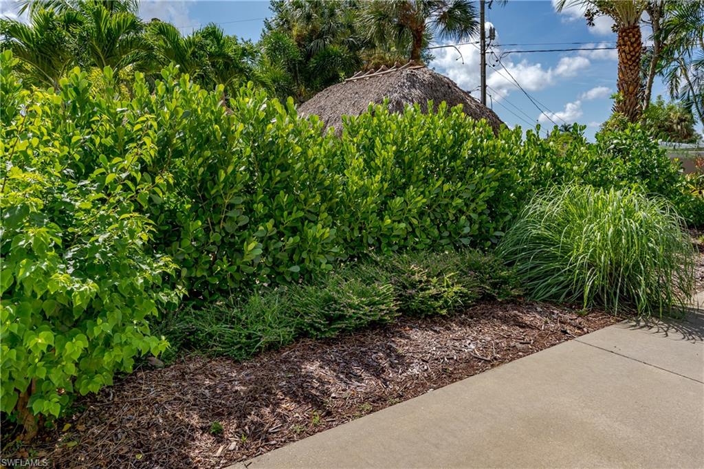 NAPLES MOTORCOACH RESORT - Land